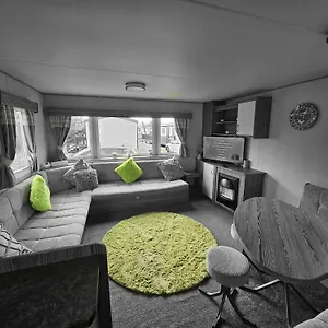 Lovely 3 Bed Caravan Near To 5 Star Reviews Holiday home